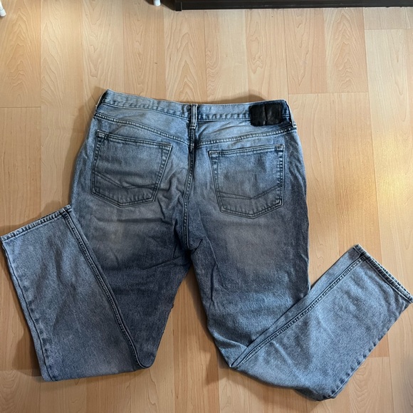 Bullhead Jeans - Picture 2 of 3